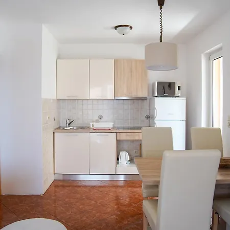 Apartment Lana *