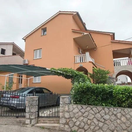 Apartment Lana *
