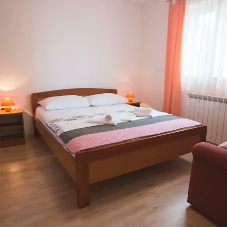 Lana * Omišalj